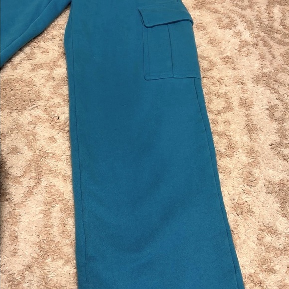 Aritzia cargo sweatpants - Picture 4 of 5